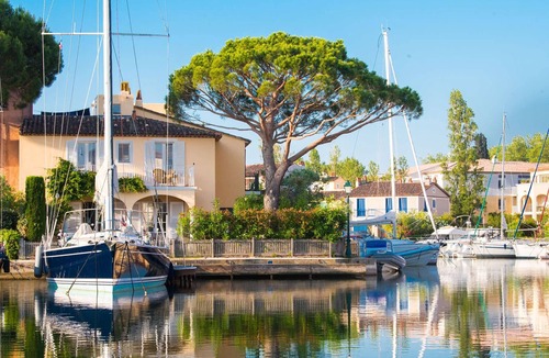 Port Grimaud Apartment | Beachfront Studio with A/C and Parking in Port Grimaud