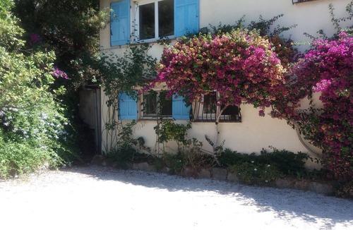 Le Rayol Apartment | Beautiful, fully-equipped, climate-controlled, sea-view apartment in Le Rayol, sleeps 2 to 4.