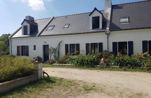 Bangor House | Beautiful 4* belleiloise house with private enclosed garden