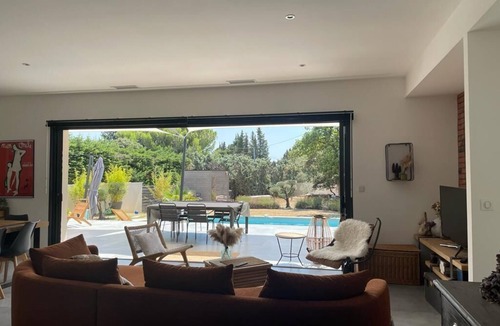 Caumont-sur-Durance Villa | Beautiful contemporary house near Avignon and the Luberon