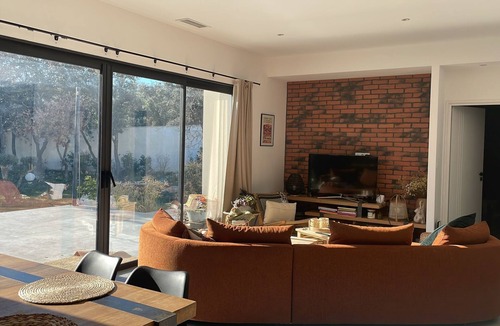 Caumont-sur-Durance Villa | Beautiful contemporary house near Avignon and the Luberon
