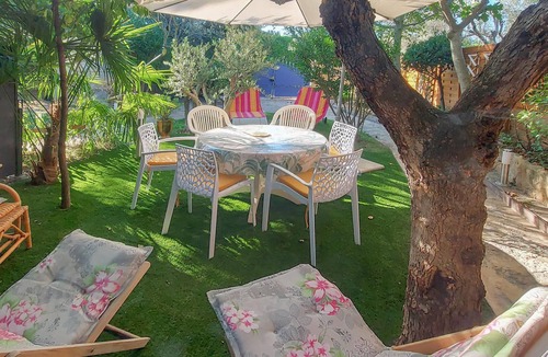 Carpentras House | Beautiful home in Carpentras with WiFi