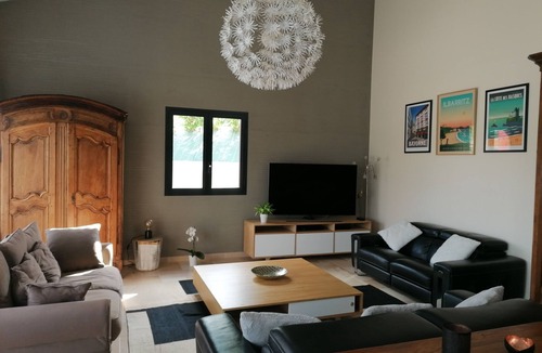 Ustaritz House | Beautiful house with swimming pool between sea and mountains.