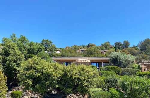 Le Dramont Villa | Beautiful modern little house overlooking the sea