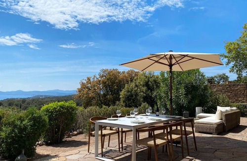 Le Dramont Villa | Beautiful modern little house overlooking the sea