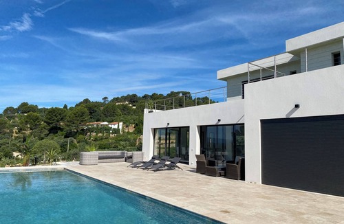 Cotignac House | Beautiful new housse with splendid view and big pool.