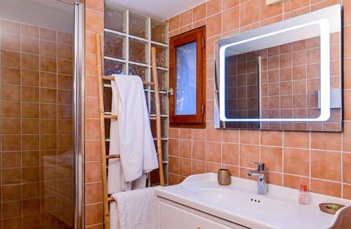 Flassans-sur-Issole Villa | Beautiful Provencal Domaine - 14 p- Pool & Clim
