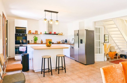 Flassans-sur-Issole Villa | Beautiful Provencal Domaine - 14 p- Pool & Clim