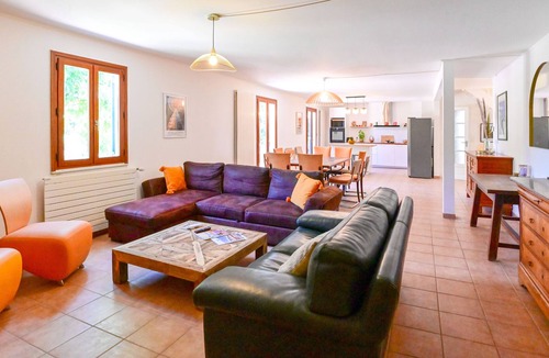 Flassans-sur-Issole Villa | Beautiful Provencal Domaine - 14 p- Pool & Clim