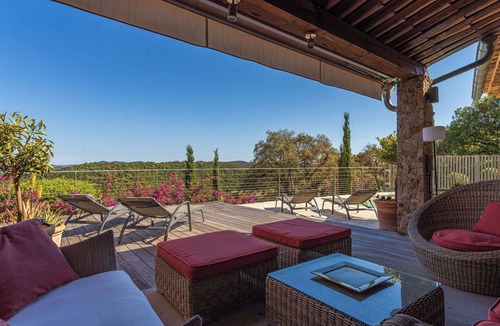 Bormes-Les-Mimosas Villa | Beautiful private villa for 6 guests with A/C, WIFI, private pool, TV and terrace