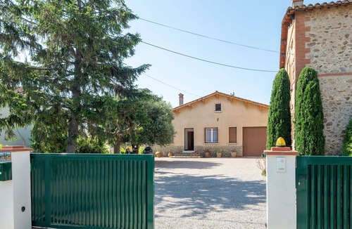 Montauriol House | Beautiful private villa for 7 guests with TV and terrace