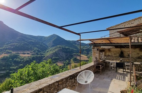 Montaulieu House | Beautiful provencal house with a view, hanging gardens & a great swimming pool