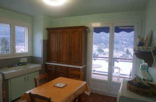 Nyons Apartment | beautiful, spacious and bright apartment with balcony and terrace facing south west