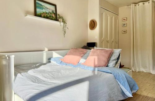 Esparron-de-Verdon Apartment | Beautiful studio terrace with Esparron lake view 4 people