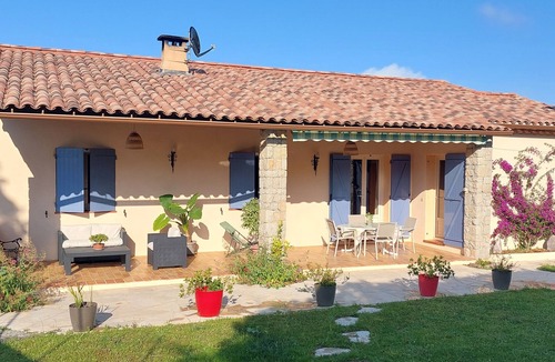 Tanneron House | Beautiful villa, with swimming pool not overlooked, for rent in a green setting