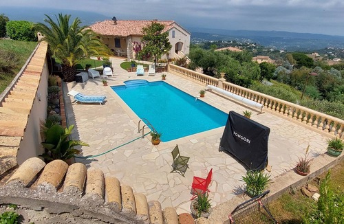 Tanneron House | Beautiful villa, with swimming pool not overlooked, for rent in a green setting