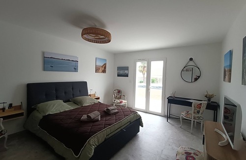 La Bree-les-Bains Bed & Breakfast | Bed and Breakfast 'Suite Les Plages' with Shared Pool, Shared Garden and Wi-Fi