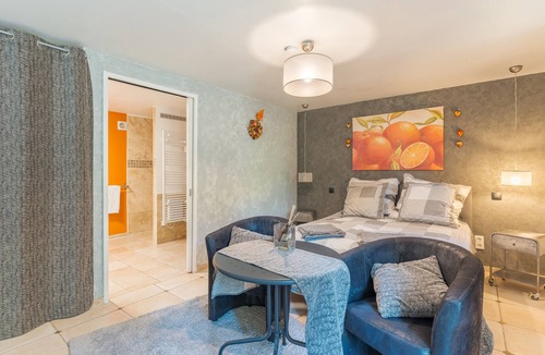 Puget Bed & Breakfast | Bed and Breakfast 'Acidulée' with Shared Pool, Wi-Fi and Air Conditioning