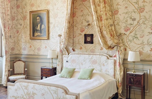 Craon Bed & Breakfast | Bed and breakfast at Château de Craon Swimming pool, tennis court, park Pdj included.