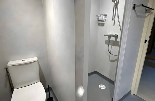 Fourneaux Bed & Breakfast | Bed and Breakfast 'Chambre Les Mesanges' with Private Pool, Wi-Fi and Air Conditioning