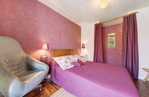 Plouvorn Bed & Breakfast | Bed and Breakfast 'Chambre Emile'