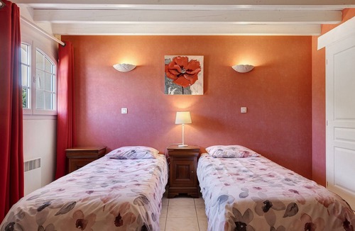 Begadan Bed & Breakfast | Bed and Breakfast 'Chambre D'hôtes Coquelicot' with Shared Pool, Shared Terrace and Wi-Fi