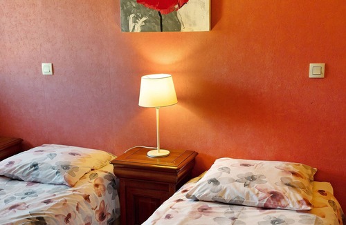 Begadan Bed & Breakfast | Bed and Breakfast 'Chambre D'hôtes Coquelicot' with Shared Pool, Shared Terrace and Wi-Fi