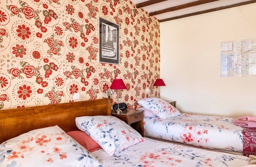 Sanxay Bed & Breakfast | Bed and Breakfast 'Chambre Klimt' with Shared Pool, Shared Terrace and Wi-Fi