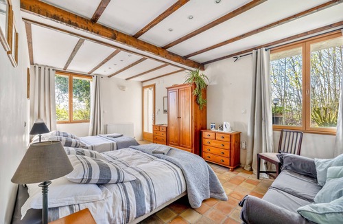 Sanxay Bed & Breakfast | Bed and Breakfast 'Chambre Pissaro' with Shared Pool, Private Terrace and Wi-Fi