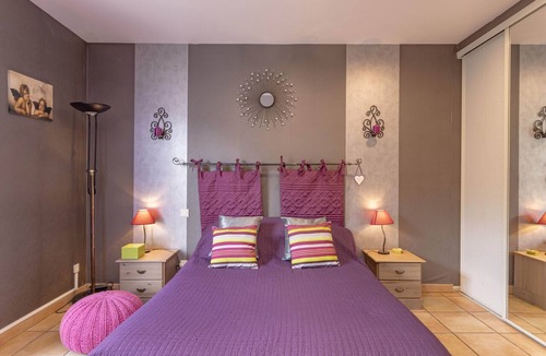 Millas Bed & Breakfast | Bed and Breakfast 'Chez Nicole - Suite Familiale' with Mountain View, Wi-Fi and Air Conditioning