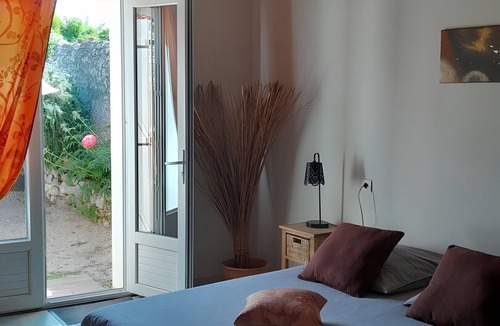 Heirs-Brouage Bed & Breakfast | Bed and Breakfast 'Chambres D'hôtes La Marouette 4' with Shared Terrace and Wi-Fi