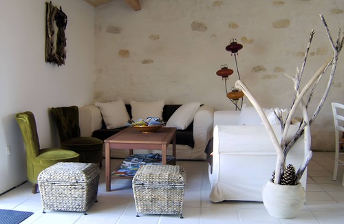 Heirs-Brouage Bed & Breakfast | Bed and Breakfast 'Chambres D'hôtes La Marouette 4' with Shared Terrace and Wi-Fi