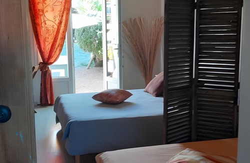 Heirs-Brouage Bed & Breakfast | Bed and Breakfast 'Chambres D'hôtes La Marouette 4' with Shared Terrace and Wi-Fi