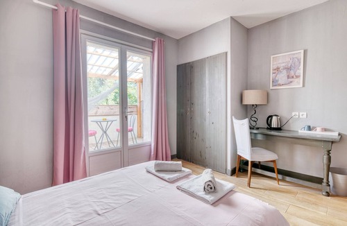 Le Fraysse Bed & Breakfast | Bed and Breakfast 'La Des Lys' with Shared Pool, Shared Garden and Wi-Fi