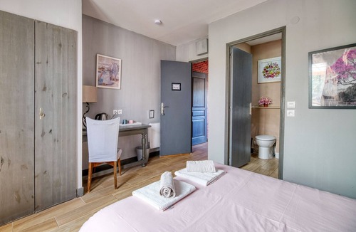 Le Fraysse Bed & Breakfast | Bed and Breakfast 'La Des Lys' with Shared Pool, Shared Garden and Wi-Fi