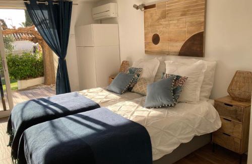 Boulouris-sur-Mer Bed & Breakfast | Bed,Kitchen and Swimming Pool Villa Esterel