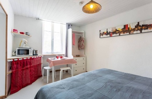 Cabrerets Apartment | Bedroom with dining area +bathroom - View & Garden