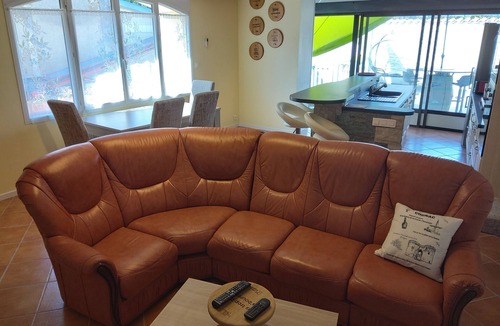 Cognac House | Between river and town center - air-conditioned - 2 WCs - enclosed courtyard