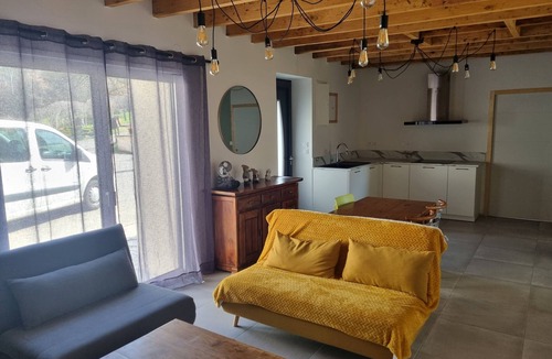 Monsteroux-Milieu House | Bienvenue Chez Nous