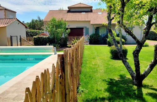 Chancelade Cottage | Birdsong: Private Pool, Wifi, Pets Welcome, Garden