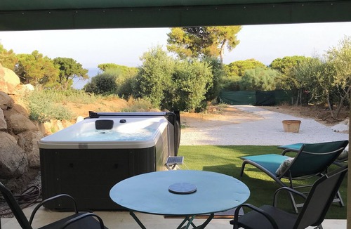 Marine de Davia Apartment | BRAND-NEW SELF-CONTAINED STUDIO WITH GARDEN IN MARINE AREA