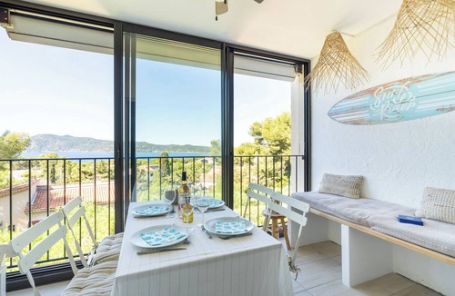 Saint-Mandrier-sur-Mer Condo | Breathtaking sea view,T3, for 6 , pool, parking