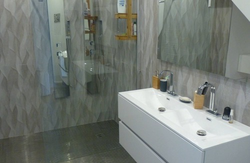 Rive Droite House | Brest Loft, sleeps 8, with jacuzzi