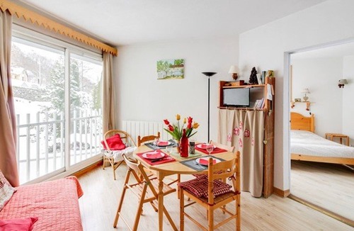 Bareges Apartment | Bright 2-room apt, sleeps 6, parking, near shops and skiing