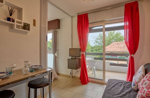 Barbotan-les-Thermes Apartment | Bright apartment for 2, pet-friendly, parking & WiFi