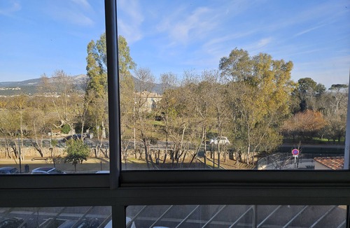 Le Pradet Apartment | Bright apartment - near the beach