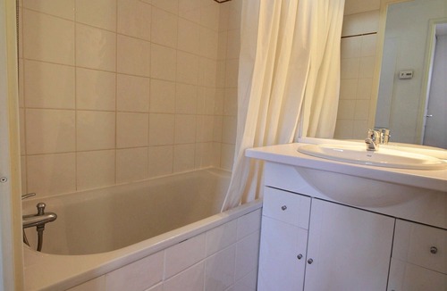 Saint-Etienne-en-Devoluy Apartment | Bright apartment with balcony close to ski slopes