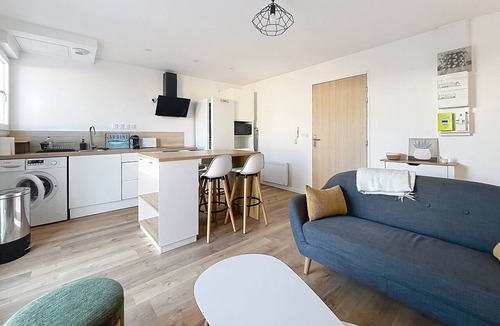 Kervignac Apartment | Bright apartment with a garden, perfect for the beaches and exploring Morbihan
