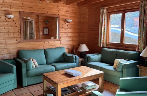 Les Carroz-d'Araches Ski Chalet | Bright chalet for 11 near Flaine with parking