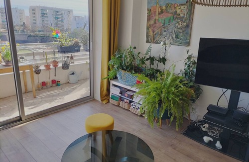 Riou - Petit Juas - Av de Grasse Apartment | Bright, comfortable apartment with sea view